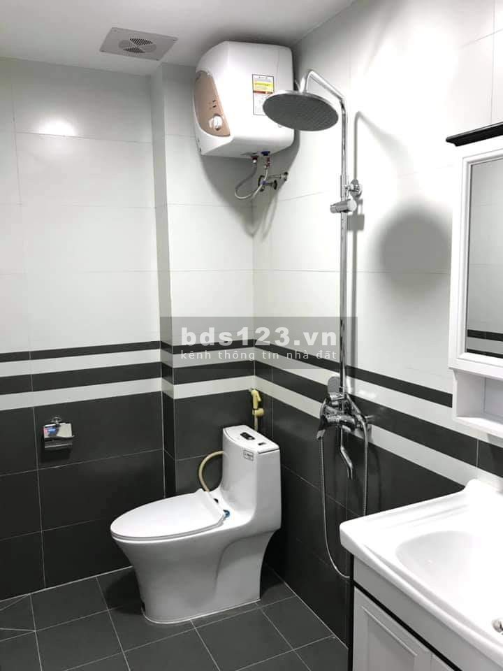 Bán nhà phố Văn La kinh doanh văn phòng mặt phố vỉa hè rộng gần chợ kinh doanh đa dạng