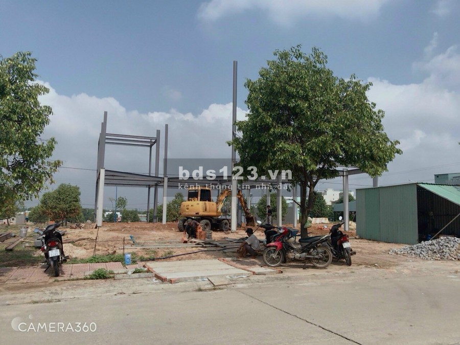 Gia Đình có lô đất 90M2 cần bán nằm sát bên Uỷ Ban Nhân Dân Bến Cát