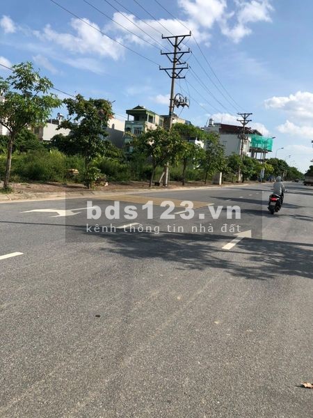 Bán gấp trục chính Đặng Xá Gia Lâm, đường nhựa oto tránh giá chỉ 2,2 tỷ, lh 0983253436
