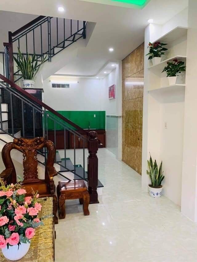Bán gấp nhà Phố Hào Nam, cửa sổ các phòng, tặng nội thất trên 300 triệu gỗ Xoan Đào,DT 54 m2