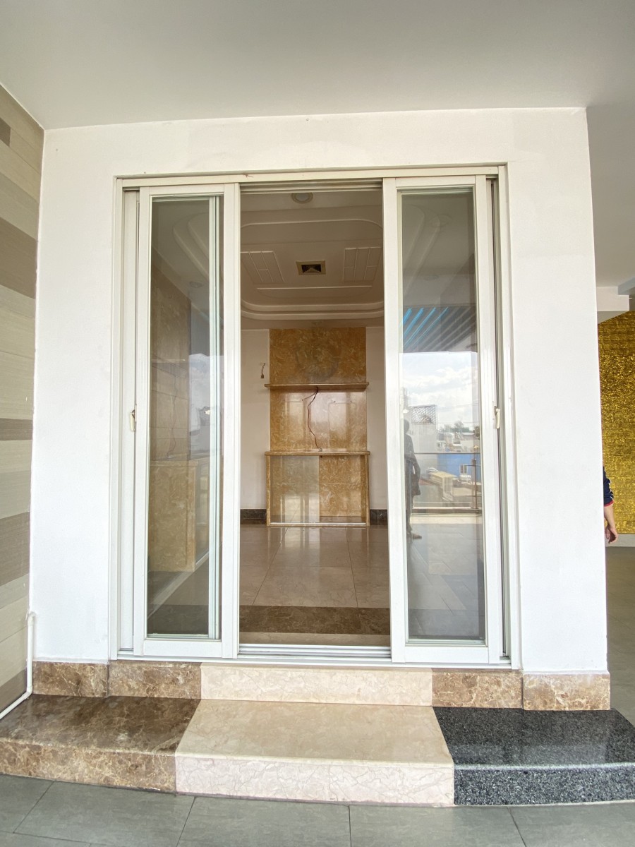Biệt thự cao cấp 1 trệt 2 lầu có sân thượng, đã có sổ hồng riêng, liên hệ xem nhà 0986139036