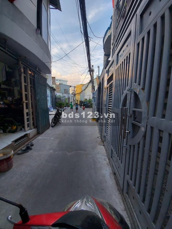 Bán nhà nguyên căn trung tâm Quận Gò vấp, ô tô đỗ cửa, nở hậu tài lộc, giá đầu tư, lhcc