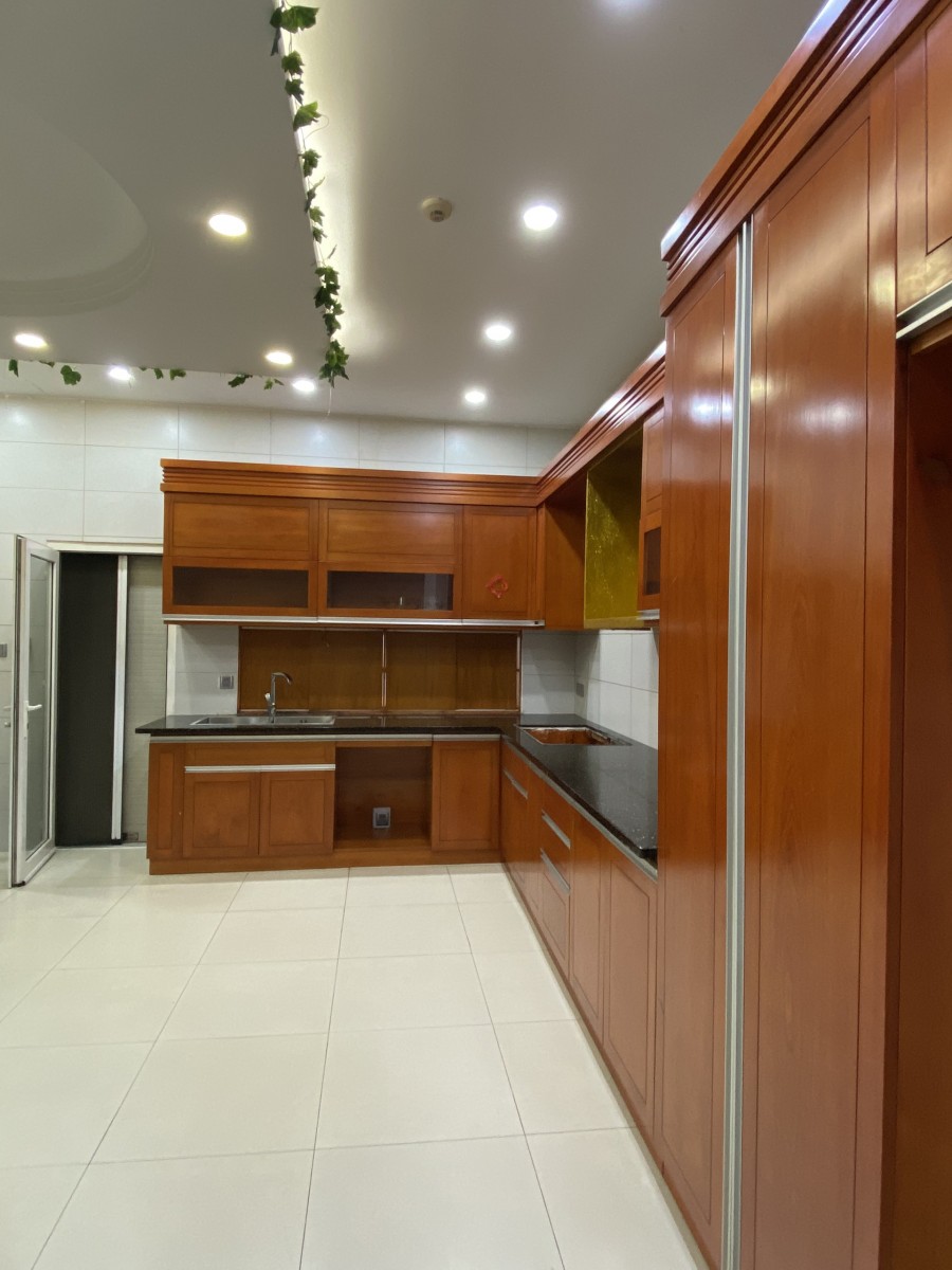 Biệt thự cao cấp 1 trệt 2 lầu có sân thượng, đã có sổ hồng riêng, liên hệ xem nhà 0986139036