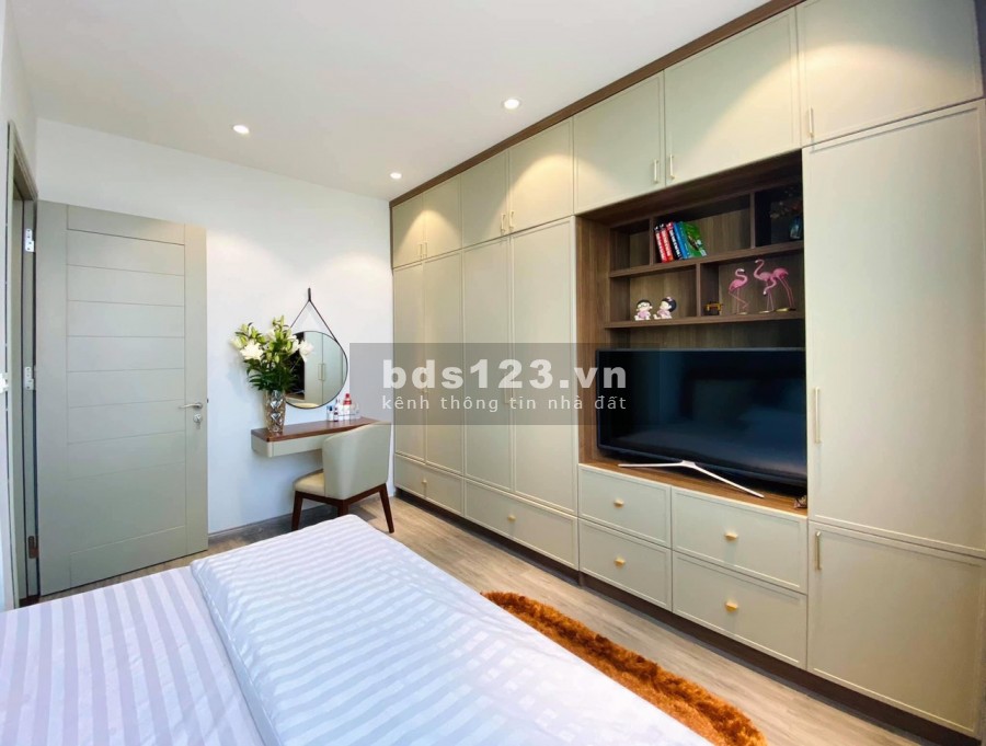 Tuyệt sắc giai nhân, hiếm nhà Nguyễn Văn Cừ, 5 tầng, ô tô tránh, giá yêu thương, nhỉnh 4.5