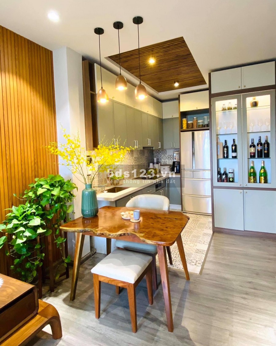Tuyệt sắc giai nhân, hiếm nhà Nguyễn Văn Cừ, 5 tầng, ô tô tránh, giá yêu thương, nhỉnh 4.5