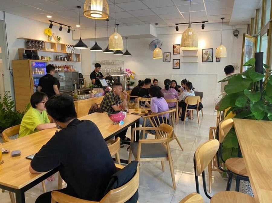 Sang quán cà phê FUGA Coffee & Tea, hỗ trợ nhân viên và công thức pha chế thời gian đầu