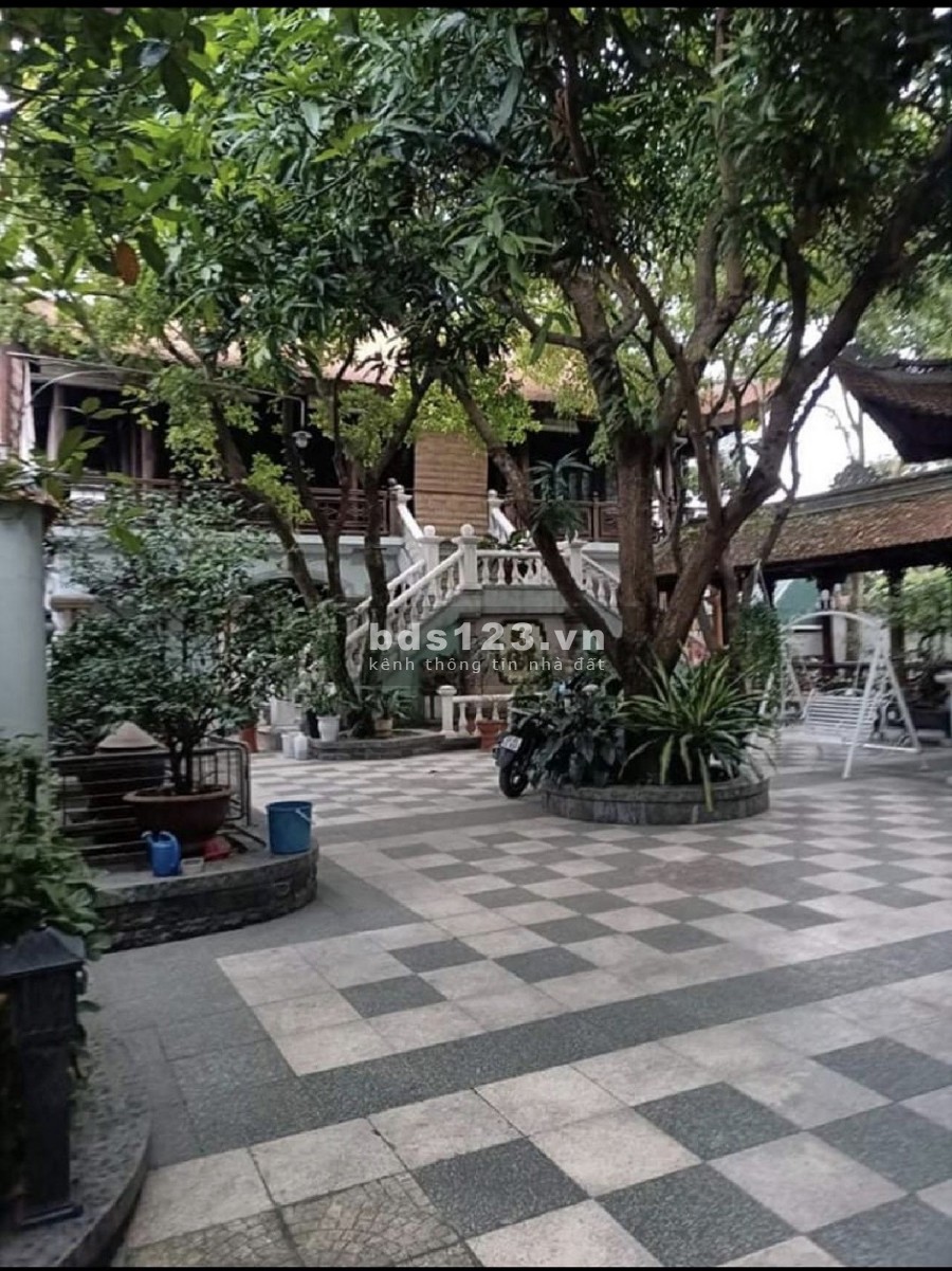 Cần bán biệt thự khu tái định cư Giang Biên mặt phố lô góc dt 690m, giá 140 triệu/m2