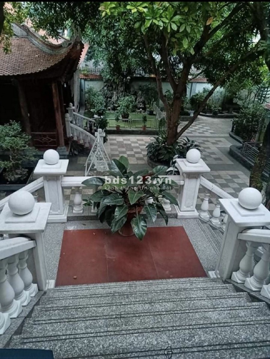 Cần bán biệt thự khu tái định cư Giang Biên mặt phố lô góc dt 690m, giá 140 triệu/m2
