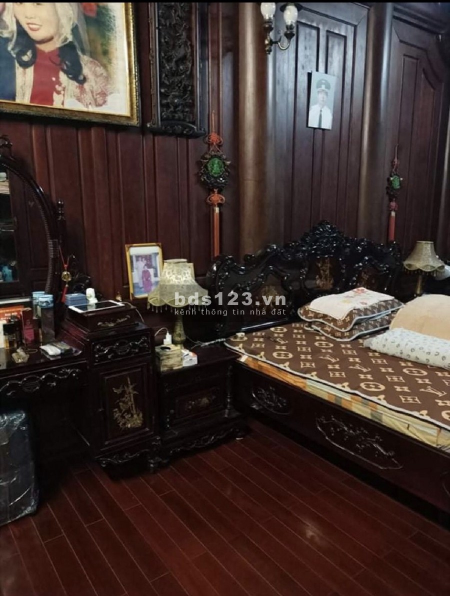 Cần bán biệt thự khu tái định cư Giang Biên mặt phố lô góc dt 690m, giá 140 triệu/m2