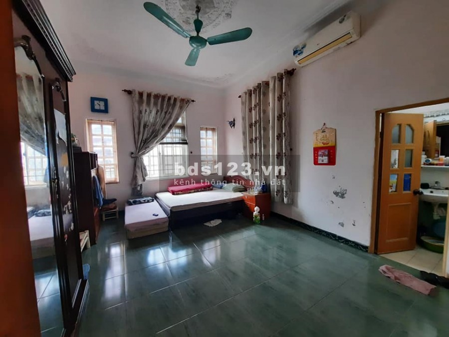 Bán nhà diện tích rộng 100m2, 4 tầng, ngõ ô tô Ngọc Thuỵ Long Biên, giá hợp lí 5x tỷ