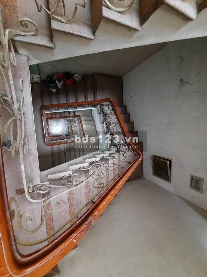 Bán nhà diện tích rộng 100m2, 4 tầng, ngõ ô tô Ngọc Thuỵ Long Biên, giá hợp lí 5x tỷ