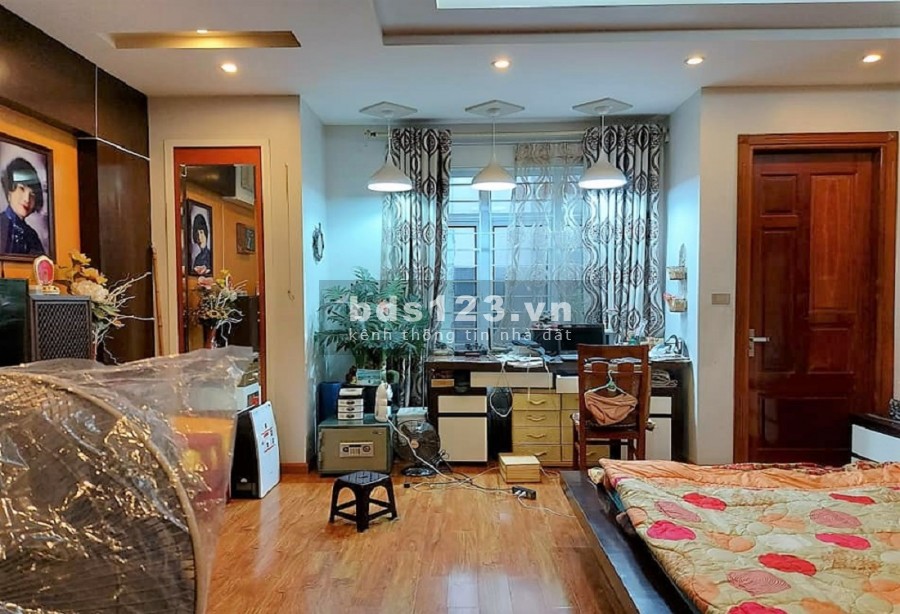 Bán nhà Đống Đa, phố Nguyễn Chí Thanh vỉa hè, ô tô, kinh doanh, dt 65m2 4 tầng mt 6m giá 14 tỷ
