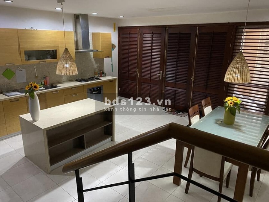 Bán nhà nguyên căn phố Ái Mộ, Quận Long Biên dtsd 65m2, 3 tầng, ô tô tránh giá bán 6 tỷ