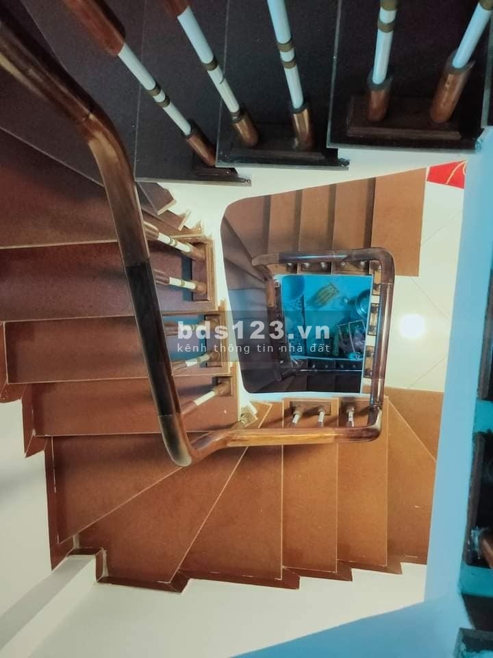 Bán nhà Hoàng Như Tiếp, gần phố ở luôn. 40m, 5tầng, 3.5 tỷ. 0981524645
