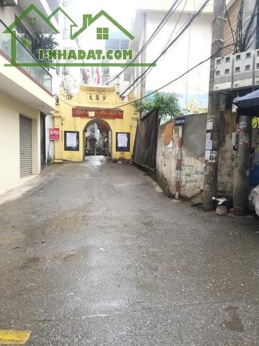 Bán nhà nguyên căn ngõ Lạc Long Quân Chợ Bưởi dt 27m2, 2 tầng, mt 4m, giá 2.95 tỷ lh 0975513371