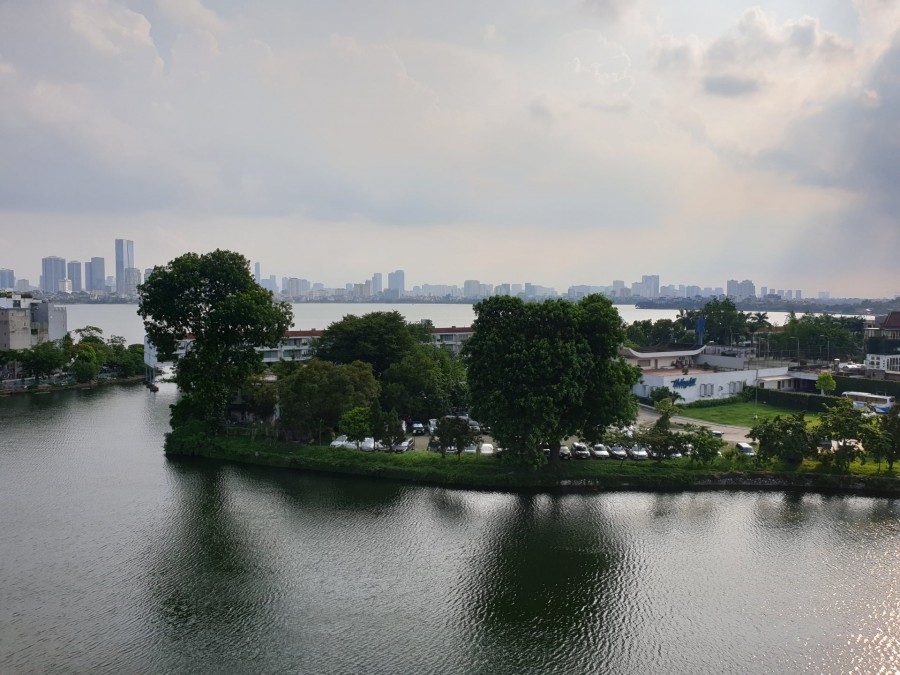 Bán nhà nguyên căn 2 mặt phố view hồ Yên Hoà, sổ sẵn, đúc kiên cố, tiện ích xung quanh