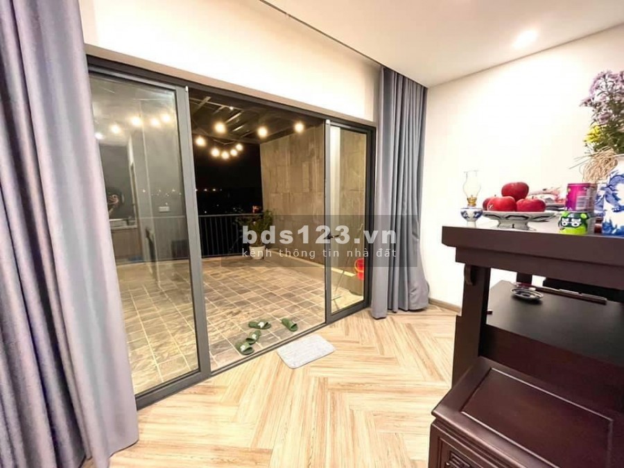 Bán đất tặng biệt thự sang trọng Cự Khối view hồ diện tích 98m2, giá bán 11 tỷ 5