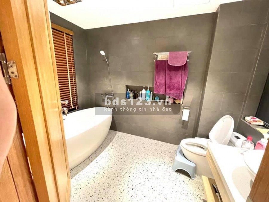 Bán đất tặng biệt thự sang trọng Cự Khối view hồ diện tích 98m2, giá bán 11 tỷ 5