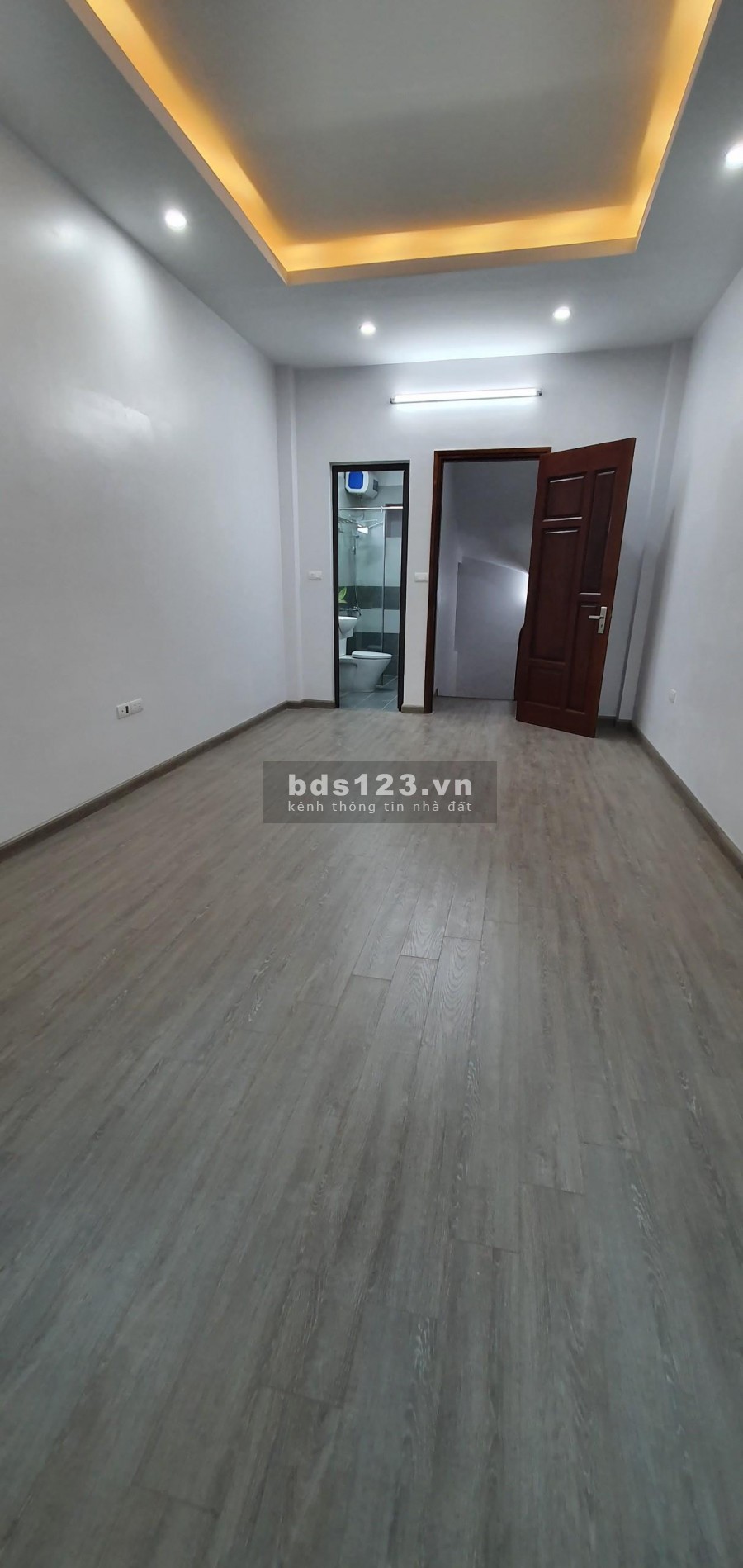 Bán nhà nguyên căn còn mới koong Trần Thái Tông, full nội thất dt 33m2, 5 tầng, giá 4.5 tỷ