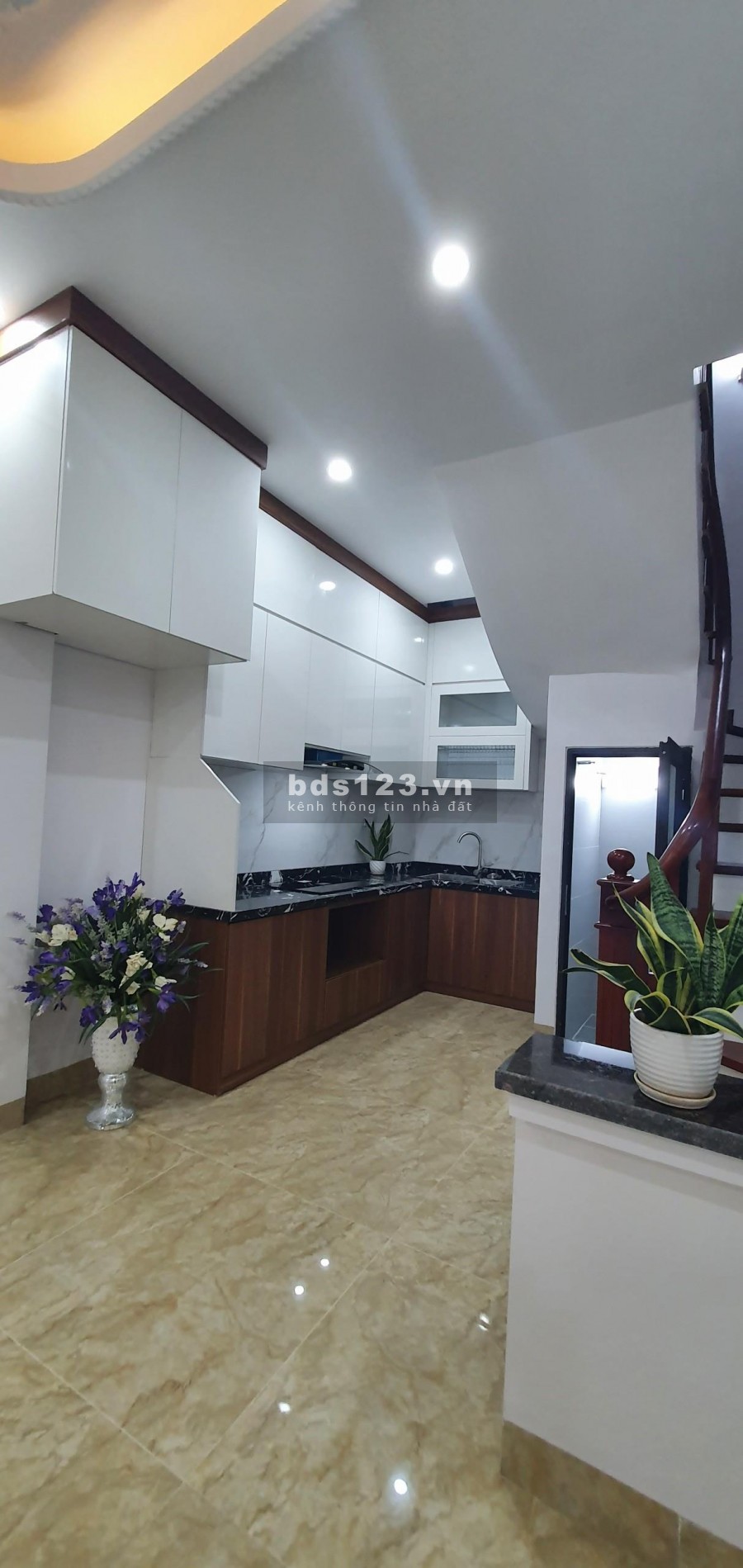 Bán nhà nguyên căn còn mới koong Trần Thái Tông, full nội thất dt 33m2, 5 tầng, giá 4.5 tỷ
