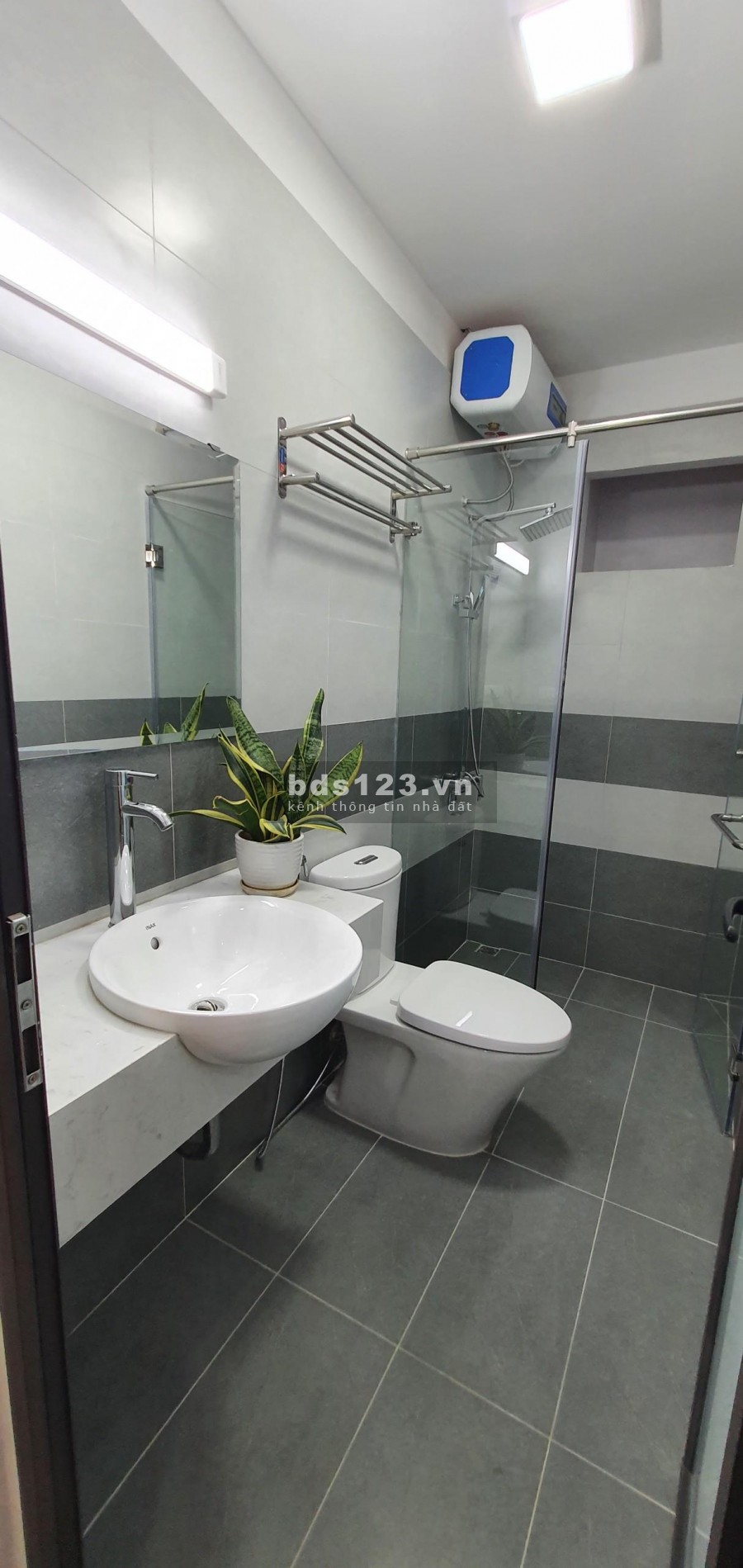 Bán nhà nguyên căn còn mới koong Trần Thái Tông, full nội thất dt 33m2, 5 tầng, giá 4.5 tỷ