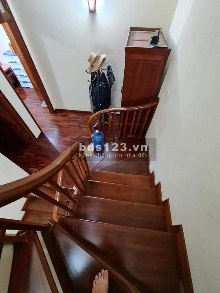 Bán nhà Phố Bồ Đề,Cực Đẹp,Ôtô Vào Nhà,Có Gara,Nội thật Sịn Sò,63m²X5T,MT 6m,Ở Ngay