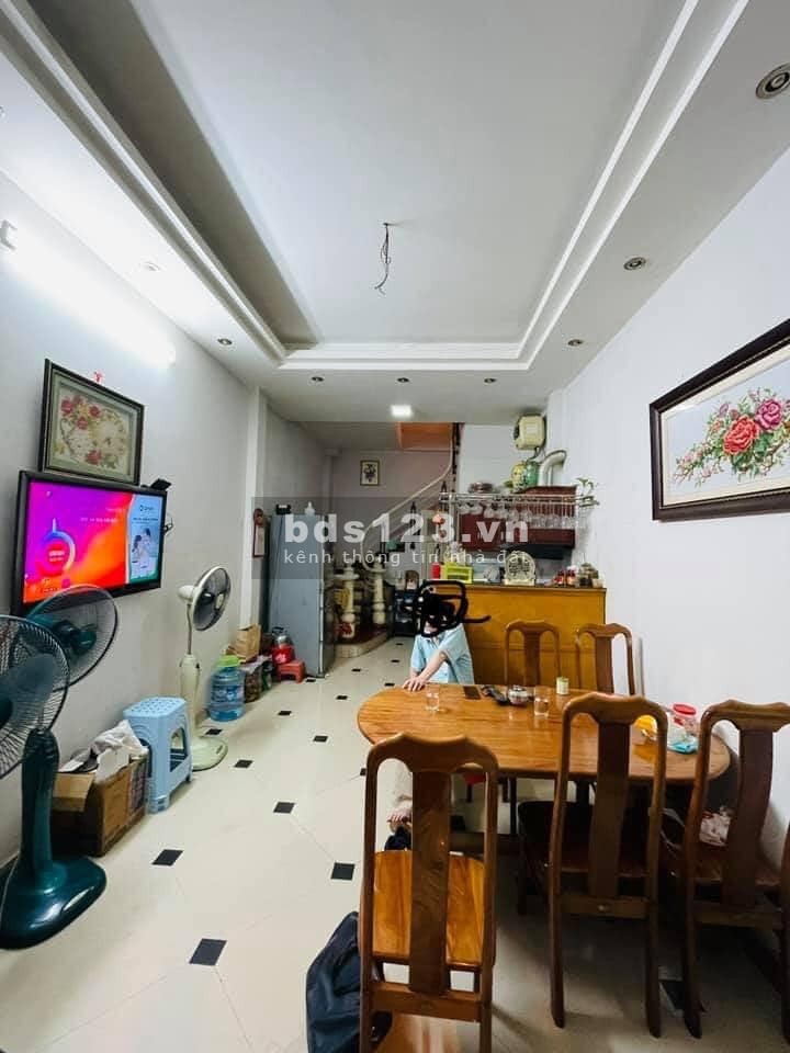 Chính chủ bán gấp nhà lõi Hai Bà Trưng, 3 bước chân lên hồ Hoàn Kiếm, giá chào 4 tỷ