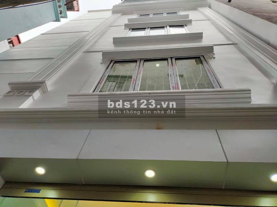 Bán gấp nhà giá rẻ nhà đẹp ô tô đỗ cửa Tư Đình Bát Khối, dtsd 48m2, mt 4m, 3 tầng, lhcc