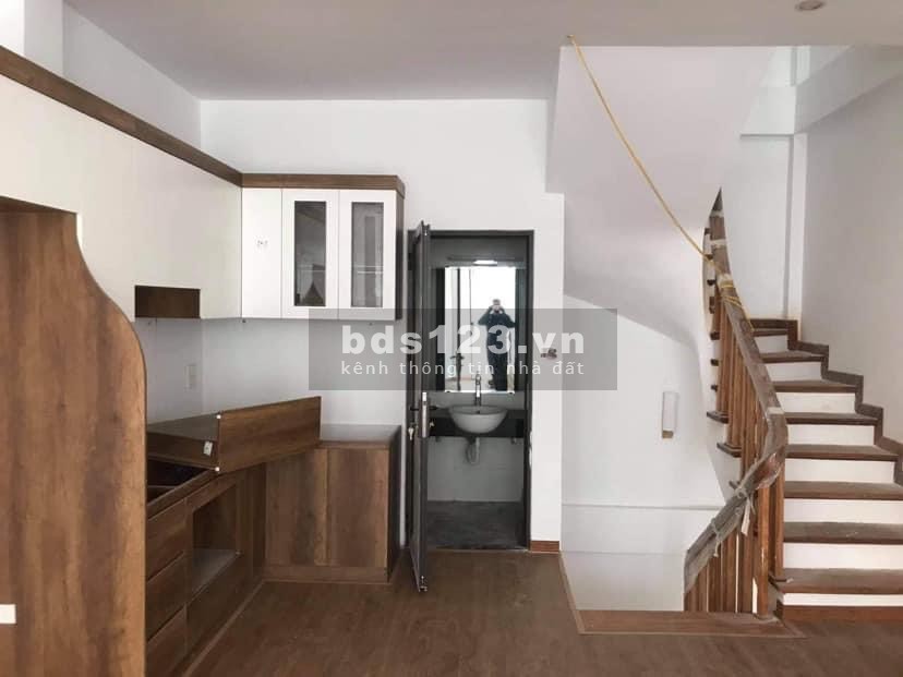 Bán nhà Lạc Long Quân, 5 tầng dt 47m2, gara 3 bước ra hồ Tây, ngõ thông tứ tung, giá 7 tỷ hơn
