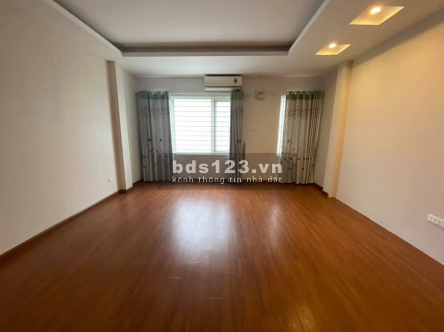 Bán nhà Mễ Trì, ga ra ô tô, sổ phân lô, giá 4.x tỷ (x mầm non), sổ vuông phân lô, sẵn sang tên