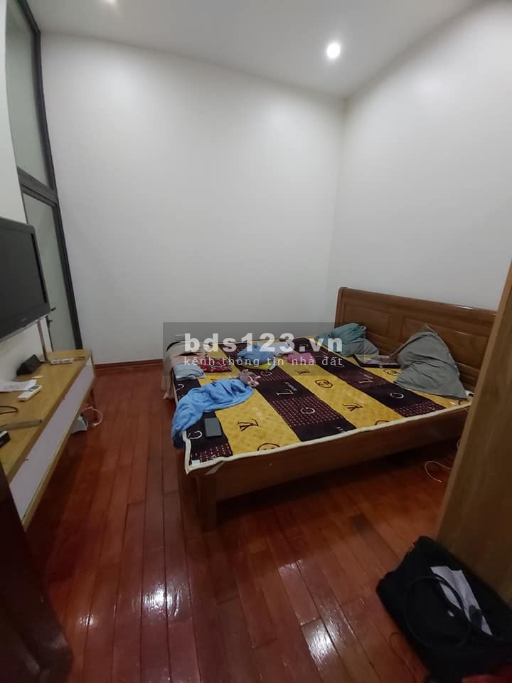 Tôi cần bán nhà khu vực Đường Hoàng Mai, 40m 4 tầng, nhà mới, ở ngay, gần oto, 0877771009