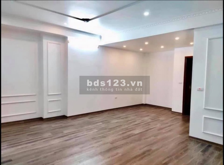 Bán gấp nhà nguyên căn trên đường Nguyễn Văn Linh, dtsd 45m2, giá nhỉnh 2.5 tỷ, lhcc