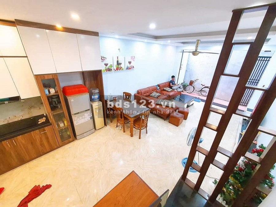Bán nhà Ngọc Lâm, nhà đẹp lung linh, 45m2, 4 tỷ hơn
