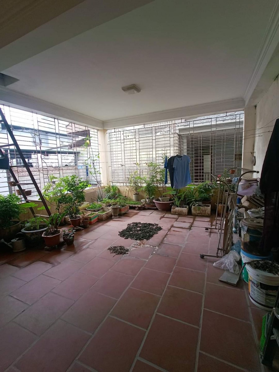 Bán nhà nguyên căn lô gốc ngõ ô tô phố Ngọc Khánh dt 74m2, đúc 2 tầng, MT 5 m, giá 11.5 tỷ