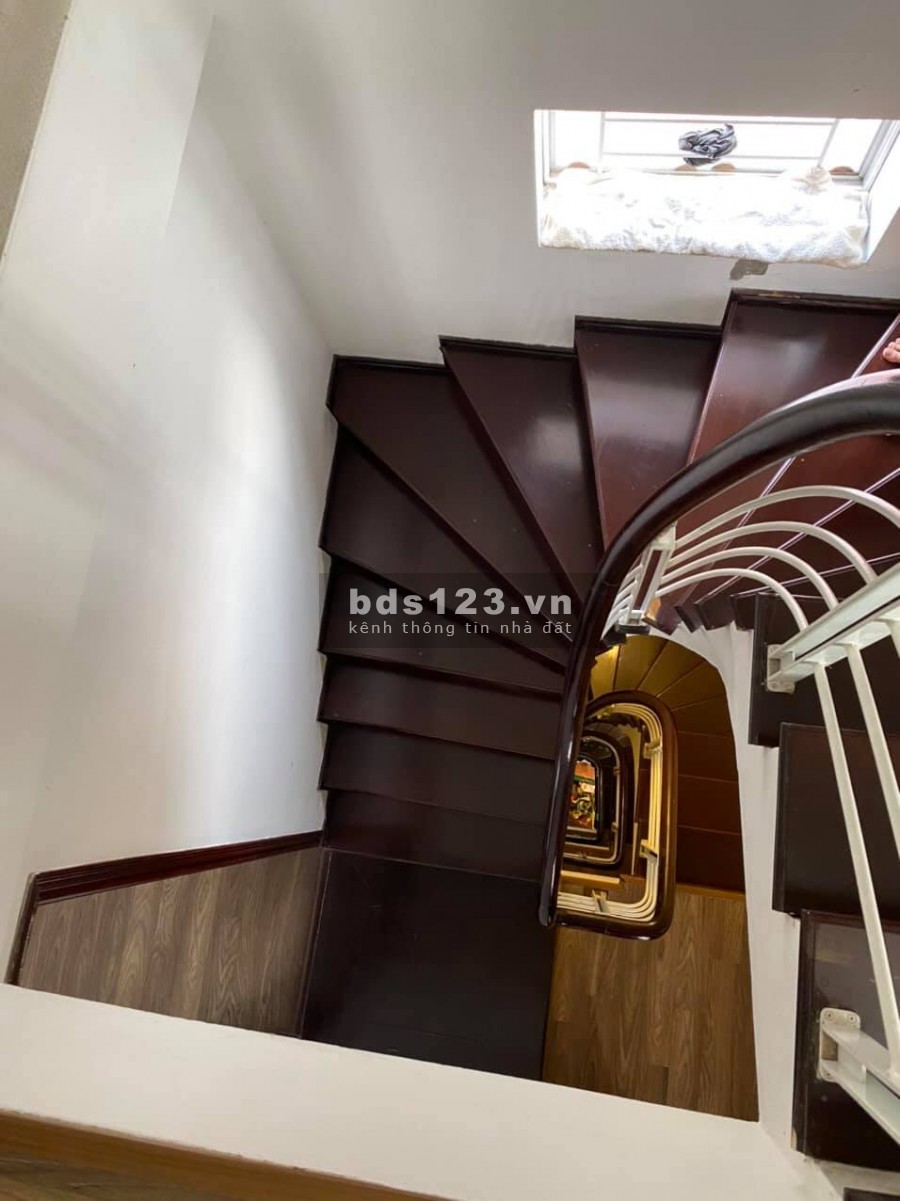 Bán nhà Ngọc Thụy ô tô tránh gara 3 mặt thoáng giá bán 4.9 tỷ, liên hệ 0394980881