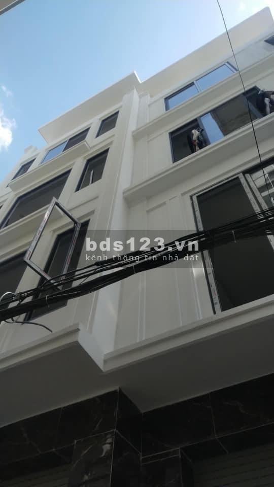 Bán nhà Lạc Long Quân, 5 tầng dt 47m2, gara 3 bước ra hồ Tây, ngõ thông tứ tung, giá 7 tỷ hơn