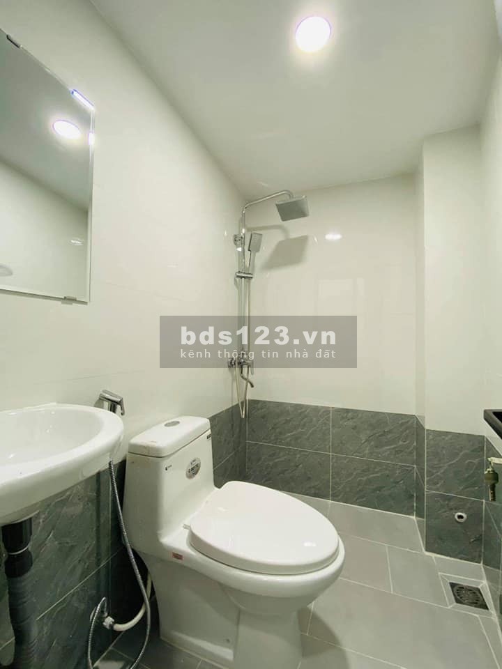 Nhà Hoàng Hoa Thám, Phú Nhuận, hẻm xe hơi, nội thất VIP, dtsd 42m2, mt 7m, giá 6.6 tỷ TL