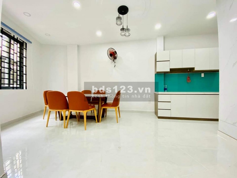 Nhà Hoàng Hoa Thám, Phú Nhuận, hẻm xe hơi, nội thất VIP, dtsd 42m2, mt 7m, giá 6.6 tỷ TL
