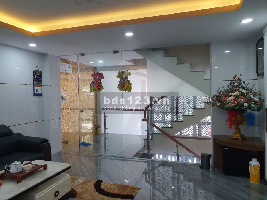 Sở hữu ngay căn nhà mặt tiền đường lớn khu dân cư với giá sốc, nội thất sang trọng