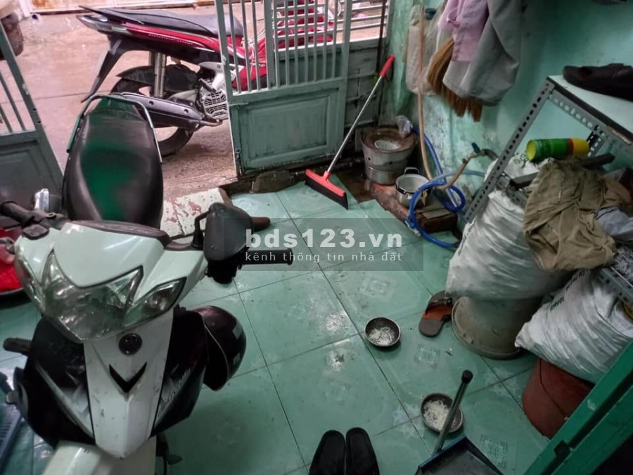 Bán nhà nguyên căn hẻm xe hơi đỗ cửa Quận Gò Vấp, giá ban 2.85 tỷ, khu dân trí cao, lhcc