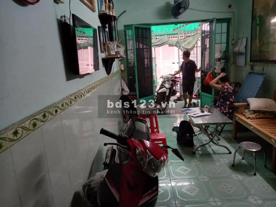 Bán nhà nguyên căn hẻm xe hơi đỗ cửa Quận Gò Vấp, giá ban 2.85 tỷ, khu dân trí cao, lhcc
