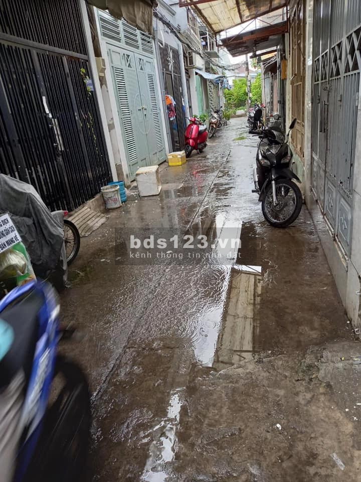 Bán nhà nguyên căn hẻm xe hơi đỗ cửa Quận Gò Vấp, giá ban 2.85 tỷ, khu dân trí cao, lhcc