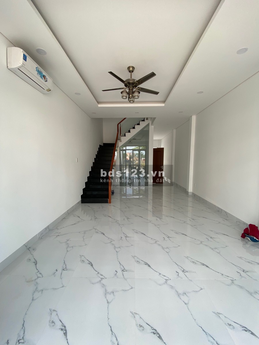Bán căn nhà phố liền kề tại Vietsing Phú Chánh, hỗ trợ vay 100% với lãi suất 0% 24 tháng