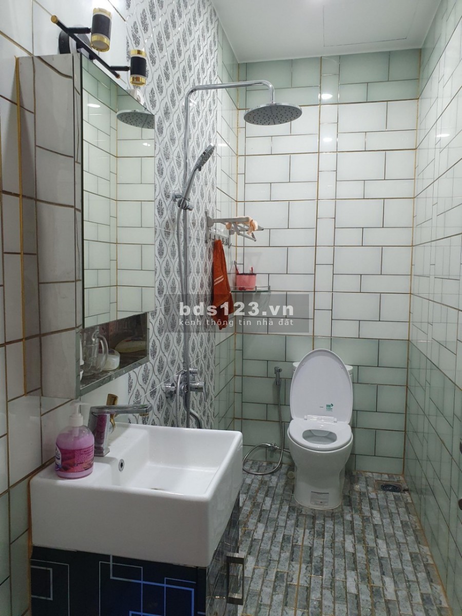 Sở hữu ngay căn nhà mặt tiền đường lớn khu dân cư với giá sốc, nội thất sang trọng
