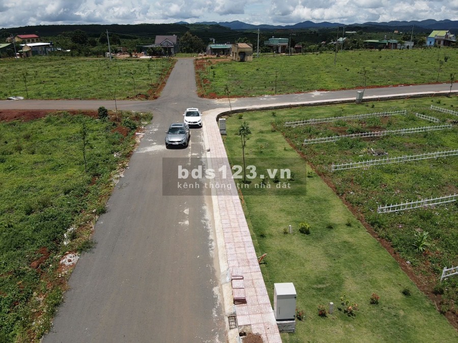 Đất nền nghĩ dưỡng, diện tích 300m2 Chỉ 700tr sổ hồng có thổ cư cách UBND Xã 700m