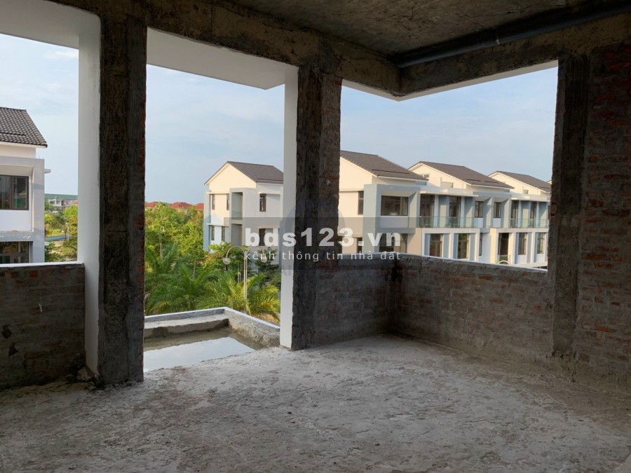 Cần bán nhà 4 tầng Hoàng Quốc Việt, đường 12m view công viên