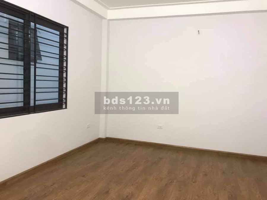 Bán gấp nhà rộng 34m2, nguyên căn 5 tầng, mt 4m, giá 3.15 tỷ, còn mới, ở luôn Hoa Bằng, Cầu Giấy