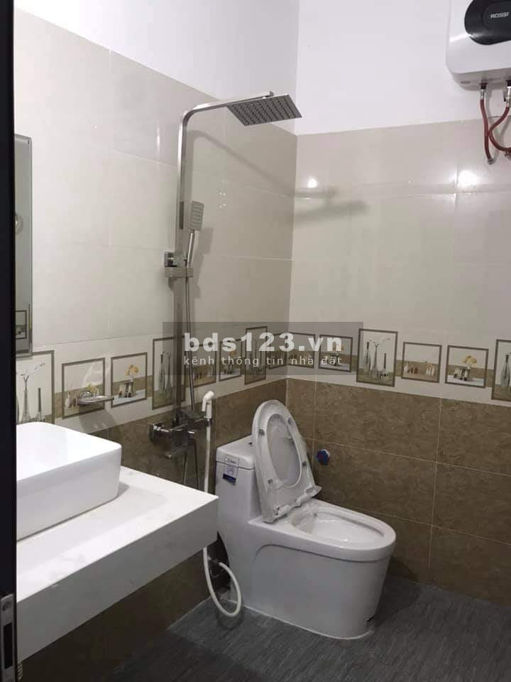 Bán gấp nhà rộng 34m2, nguyên căn 5 tầng, mt 4m, giá 3.15 tỷ, còn mới, ở luôn Hoa Bằng, Cầu Giấy