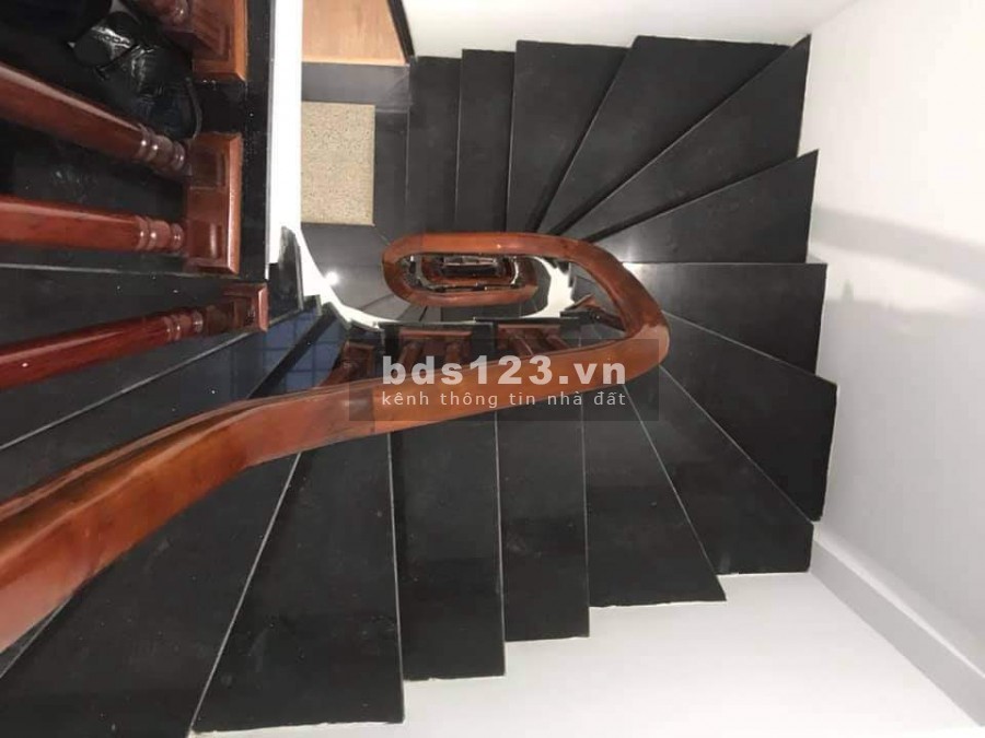 Bán gấp nhà rộng 34m2, nguyên căn 5 tầng, mt 4m, giá 3.15 tỷ, còn mới, ở luôn Hoa Bằng, Cầu Giấy
