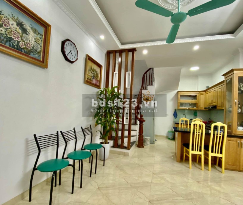 Bán nhà Mỹ Đình, tặng nội thất lô góc dt 60m2, 4 tầng mt 4.1m giá chỉ 4 tỷ hơn, lh 0966396381
